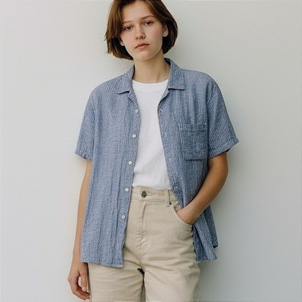 Everlane Light Blue Short-Sleeve Button-Down Shirt